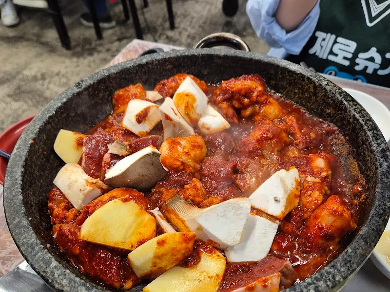 버섯이 듬뿍 올라간 양념구이