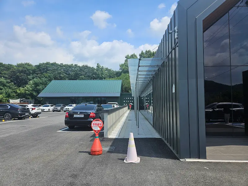 넓은 주차장을 보유한 종가면옥