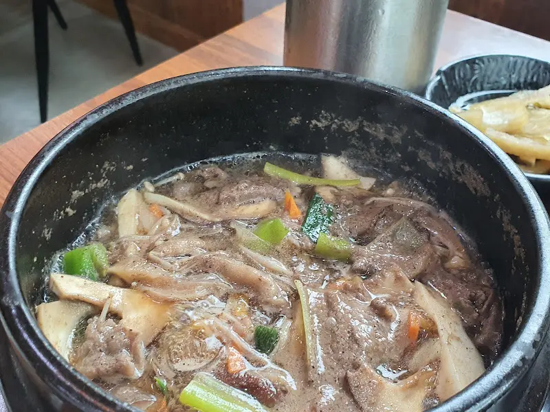 보글보글 끓는 불고기 뚝배기