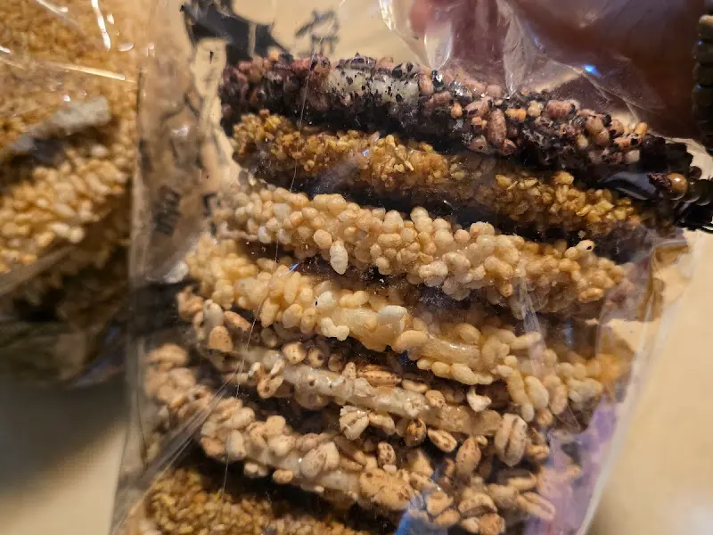 다양한 종류의 강정 세트