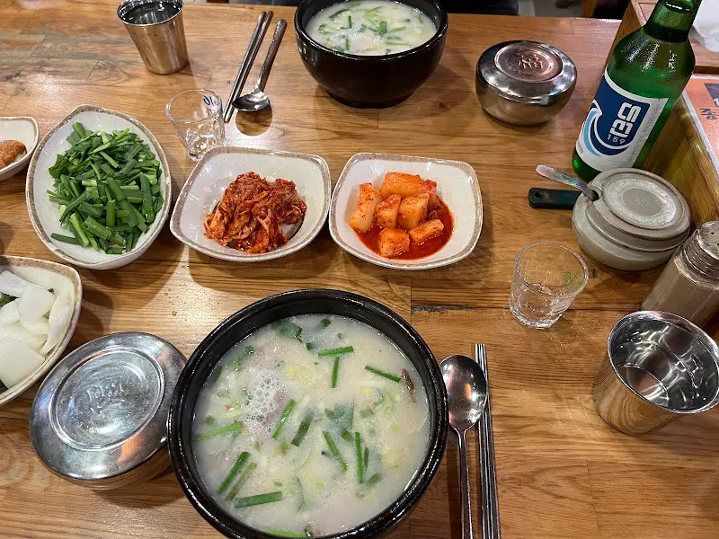 돼지국밥 한 상 차림