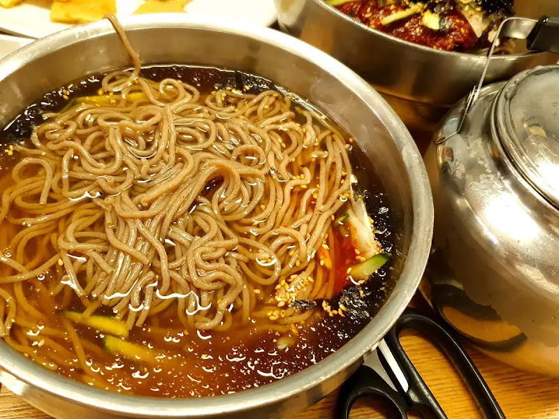 수지막국수 물막국수 전체샷