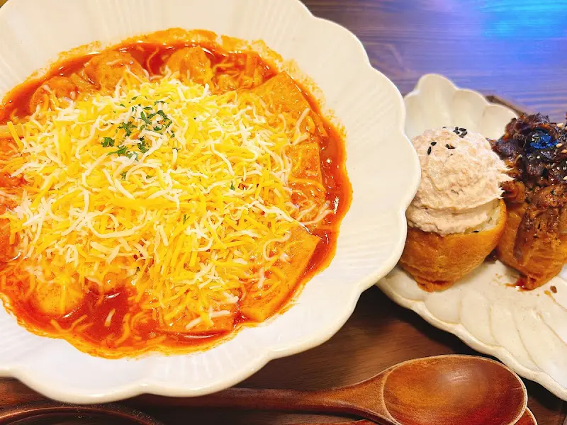 다양한 토핑의 유부초밥