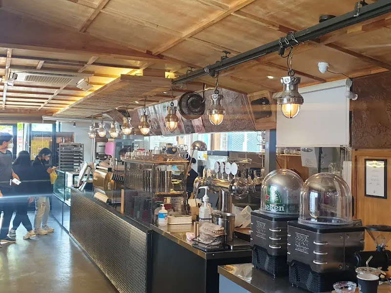 ROAD44 내부 전경