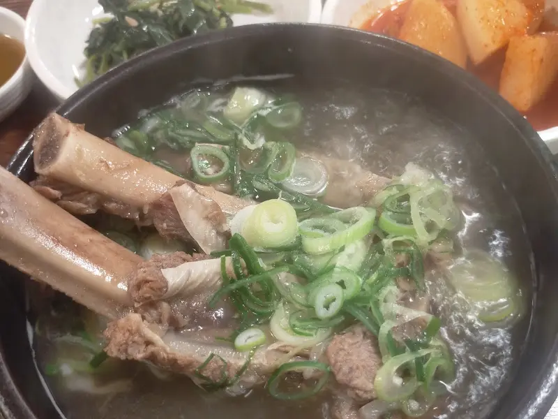 왕갈비탕과 반찬
