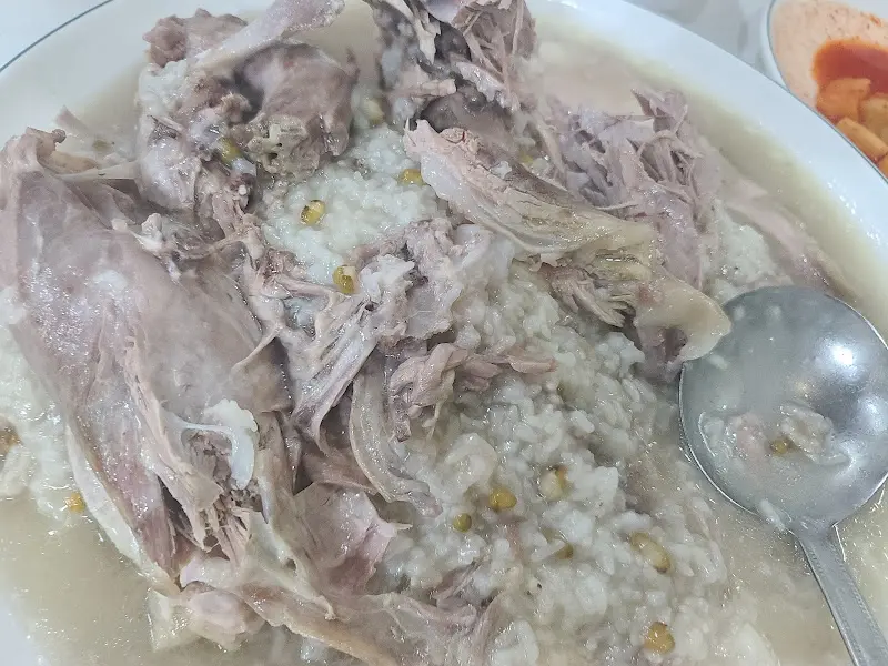 닭누룽지 백숙의 닭고기