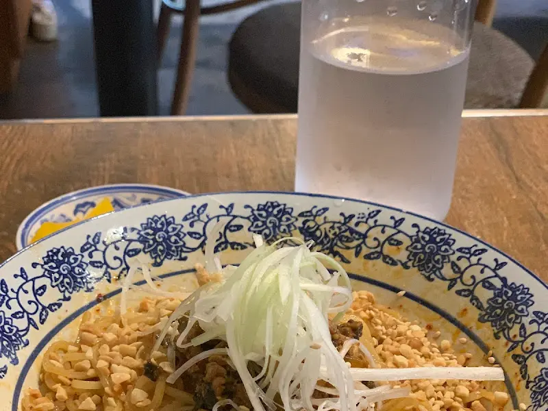 다양한 토핑이 들어간 마라탕