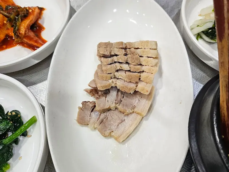 윤기가 흐르는 수육