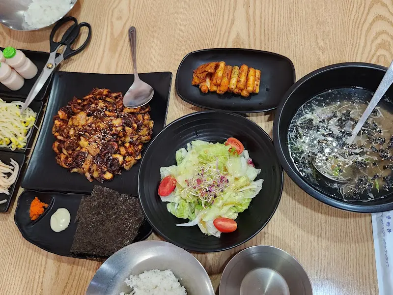 쭈꾸미 정식 전체 상차림