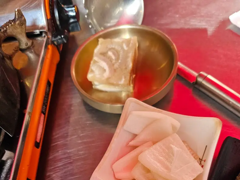 놋그릇에 담긴 밑반찬