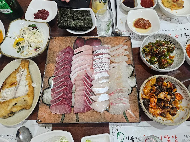 화려한 비주얼의 회 한 접시