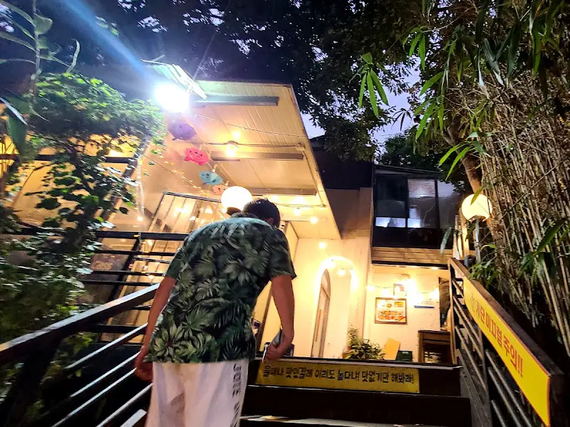 가게로 올라가는 길
