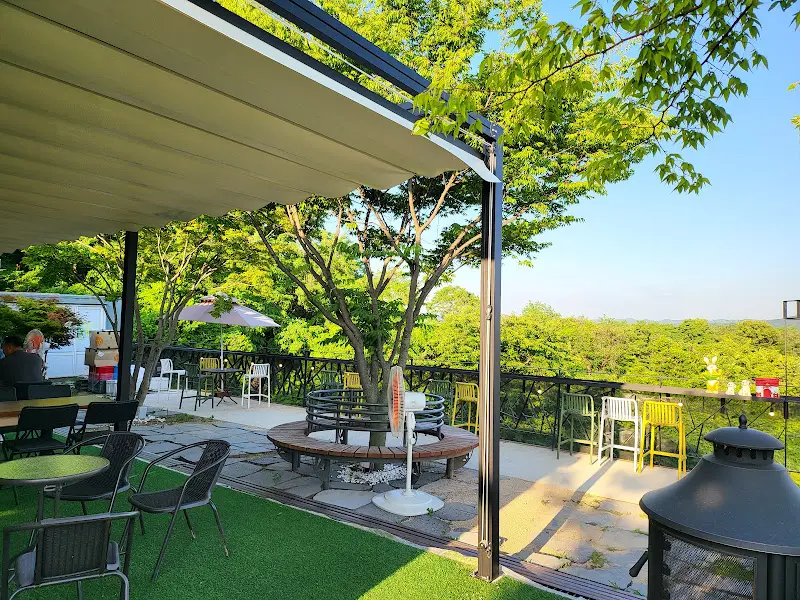 메밀꽃마을 외부 전경