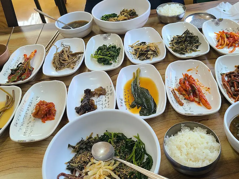 산채비빔밥 정식 한 상 차림