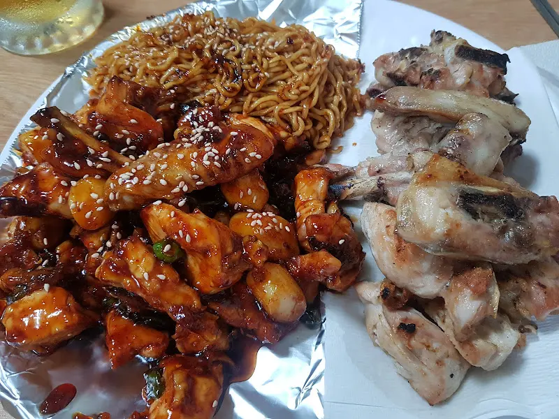 숯불양념구이와 소금구이 반반