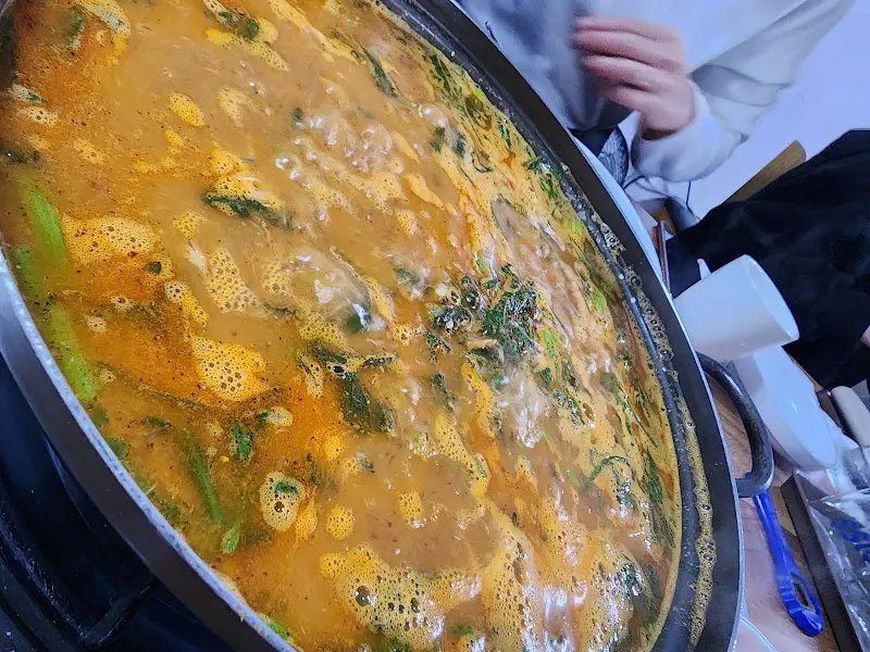 보글보글 끓고 있는 어죽칼국수