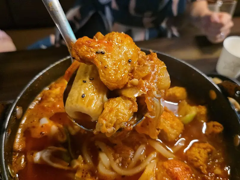 매콤한 안주와 환상궁합, 참치마요 주먹밥