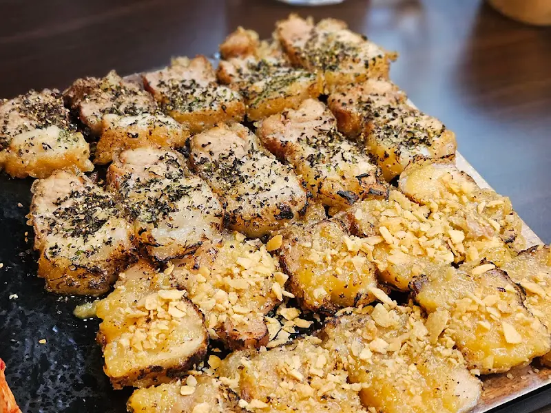 다양한 맛의 수육 튀김