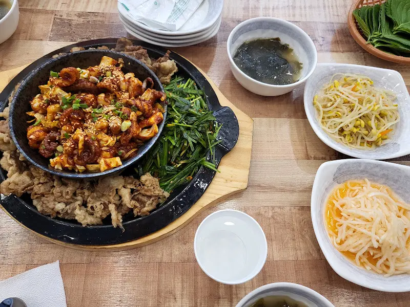 차돌 쭈꾸미 한상차림