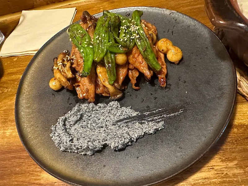 윤기가 좌르르 흐르는 가지구이