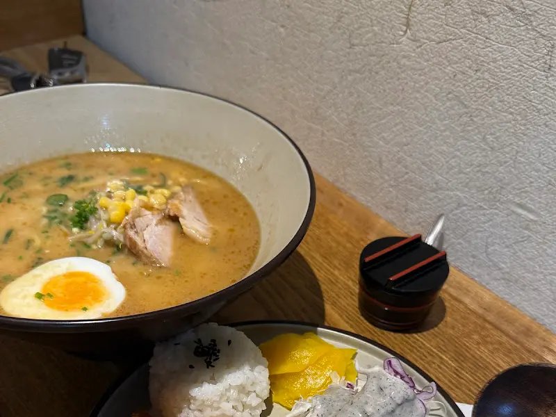 푸짐한 돈코츠 라멘