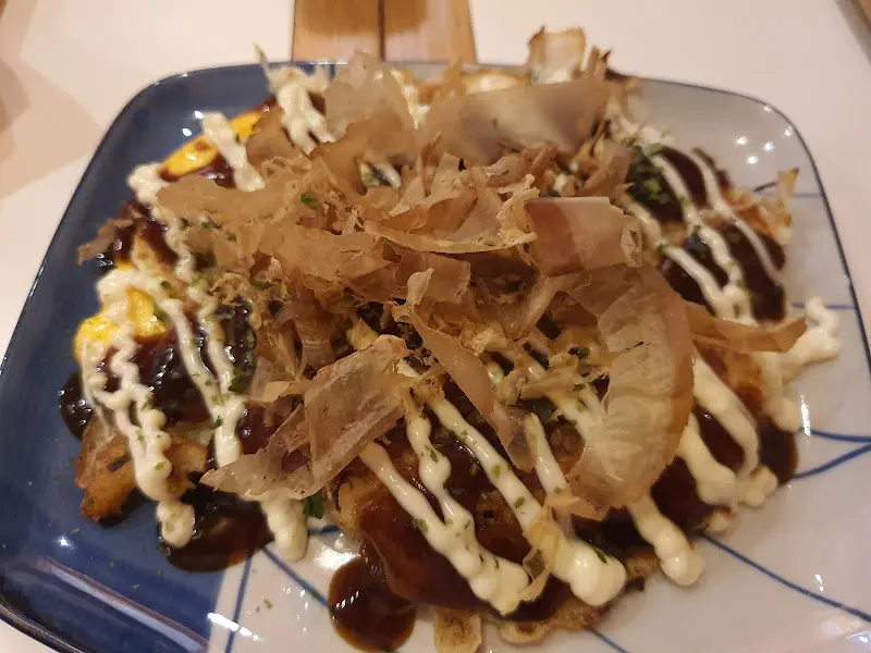 가쓰오부시가 듬뿍 올라간 오코노미야끼