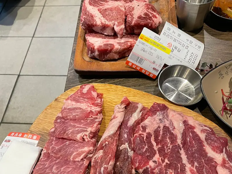 두툼한 돼지고기의 위엄