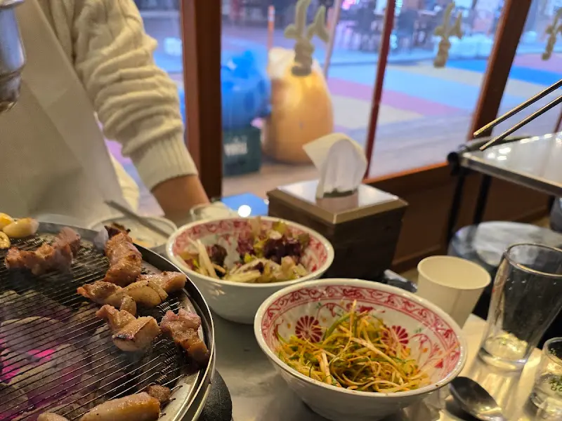 숯불 위에서 익어가는 꼬들살