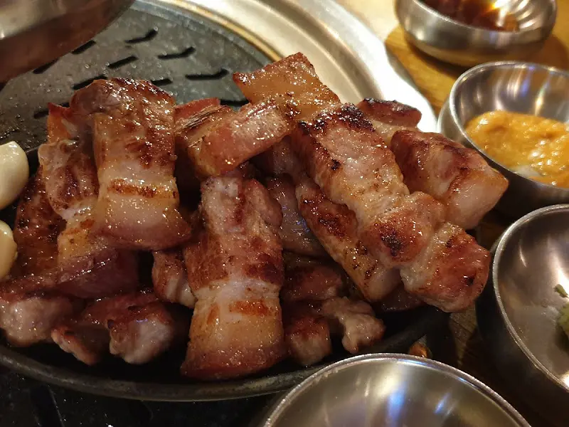 노릇하게 구워진 목살