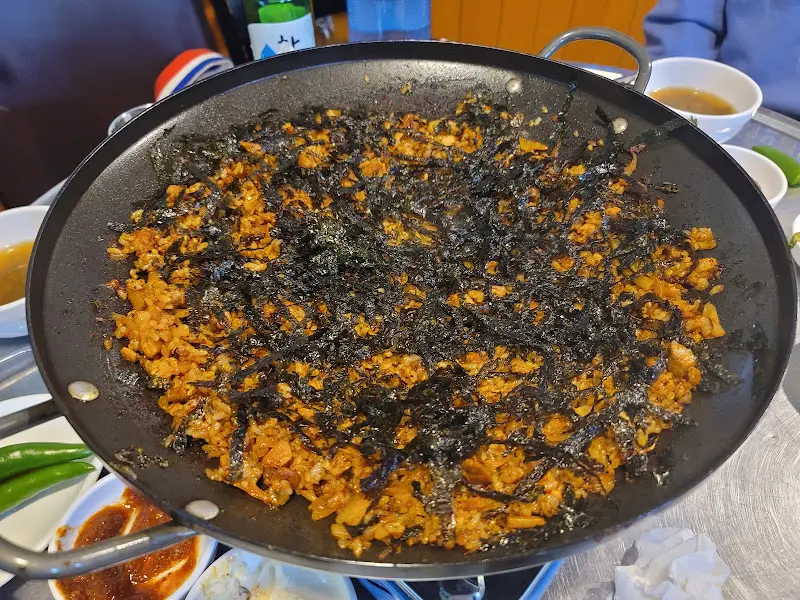 김가루가 뿌려진 볶음밥