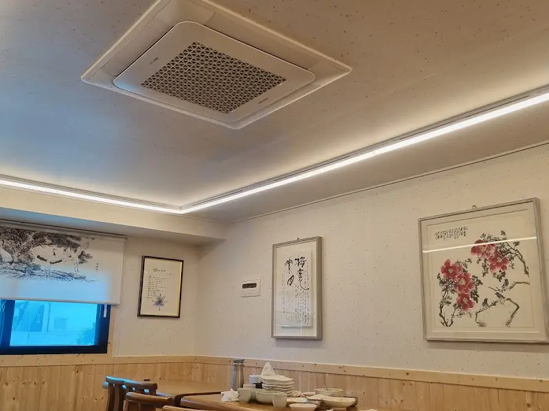 식당 내부 인테리어