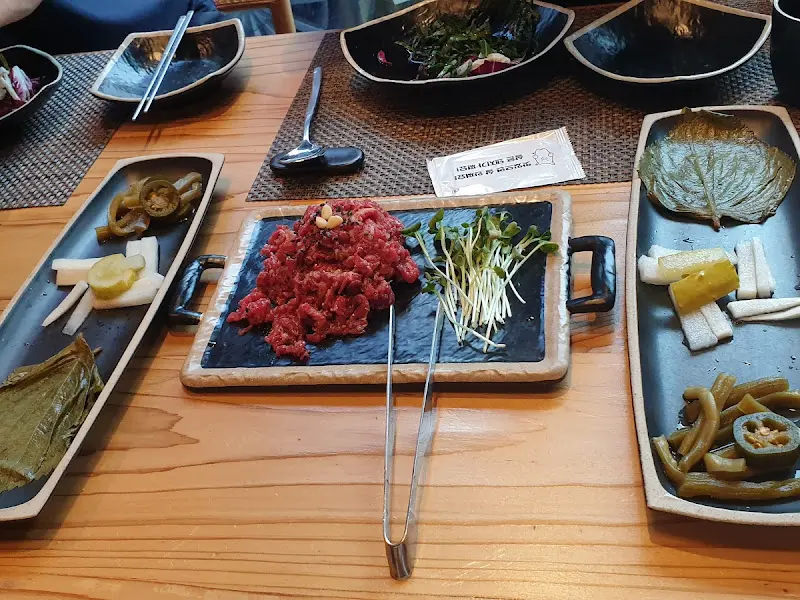 정갈하게 차려진 한상 차림