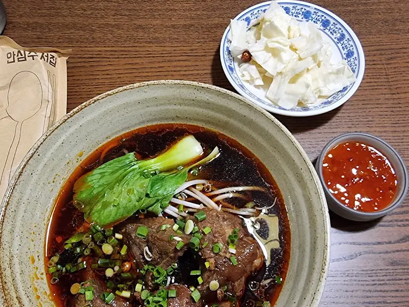 우육탕면과 밑반찬