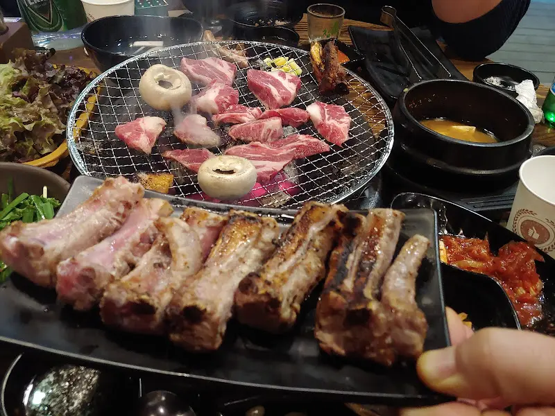 초벌되어 나온 고추장 삼겹살