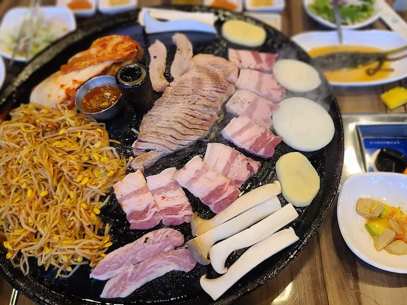 솥뚜껑과 흑돼지