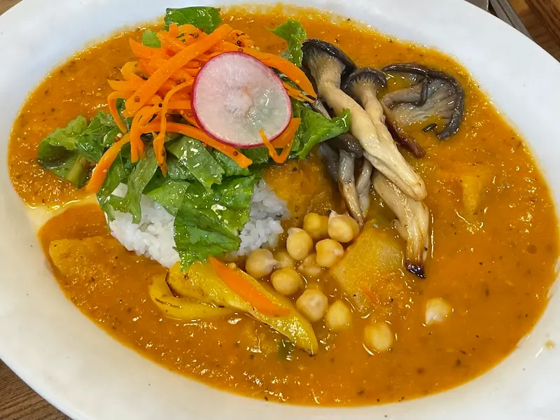 단호박 카레: 채식주의자도 즐길 수 있는 건강한 메뉴이다.