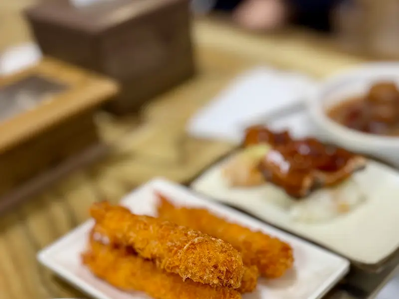 푸짐하게 차려진 밑반찬