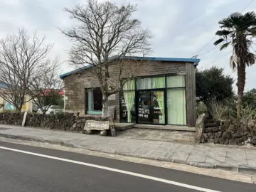 감자 도우의 과학, 송당리 ‘뿌리와 열매’에서 발견한 제주 맛집의 새로운 가능성