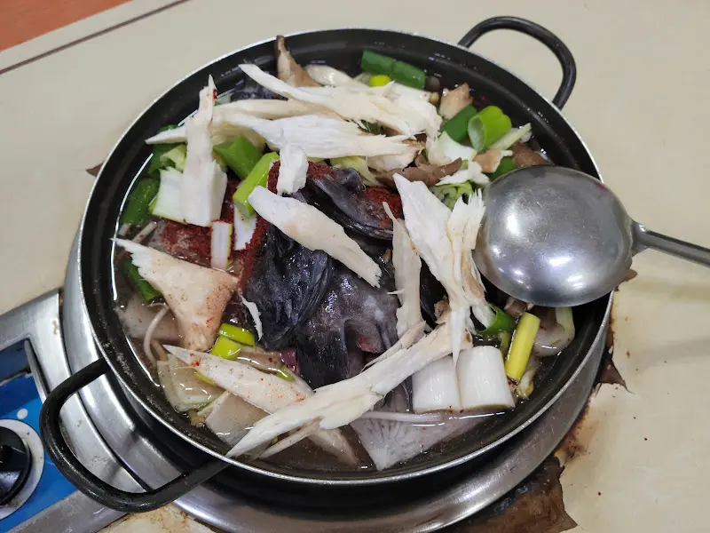 시원하고 칼칼한 우럭 매운탕