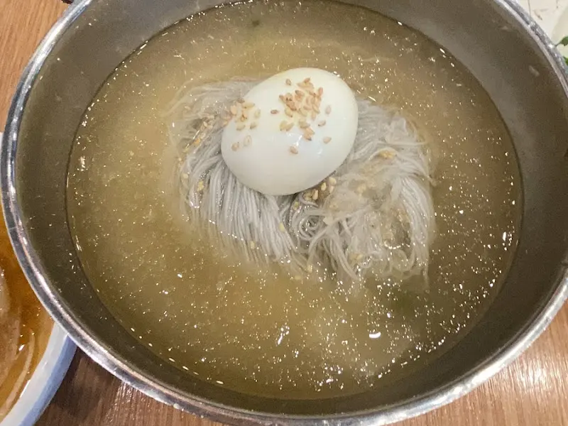 살얼음 동동 뜬 시원한 물냉면