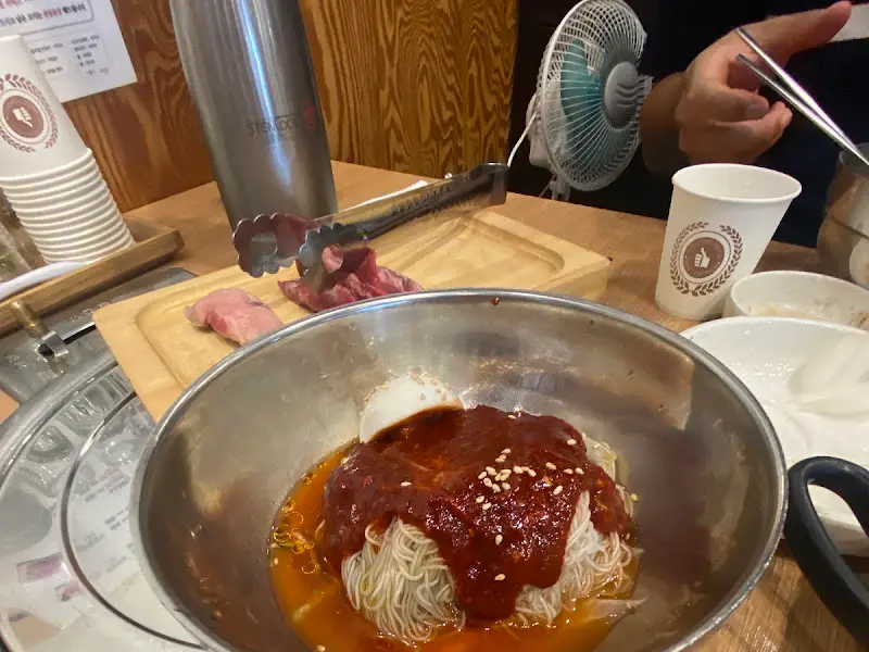 비빔냉면과 소갈비살