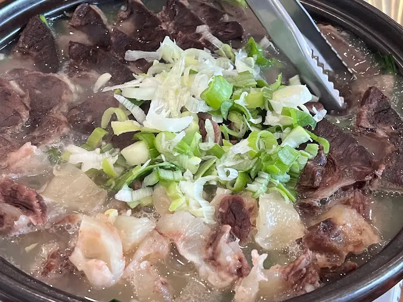 뽀얀 국물에 담긴 곰탕