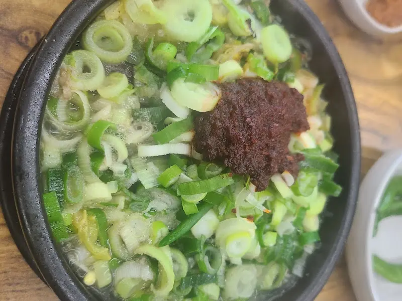 얼큰한 국물에 밥 말아서 한 입!