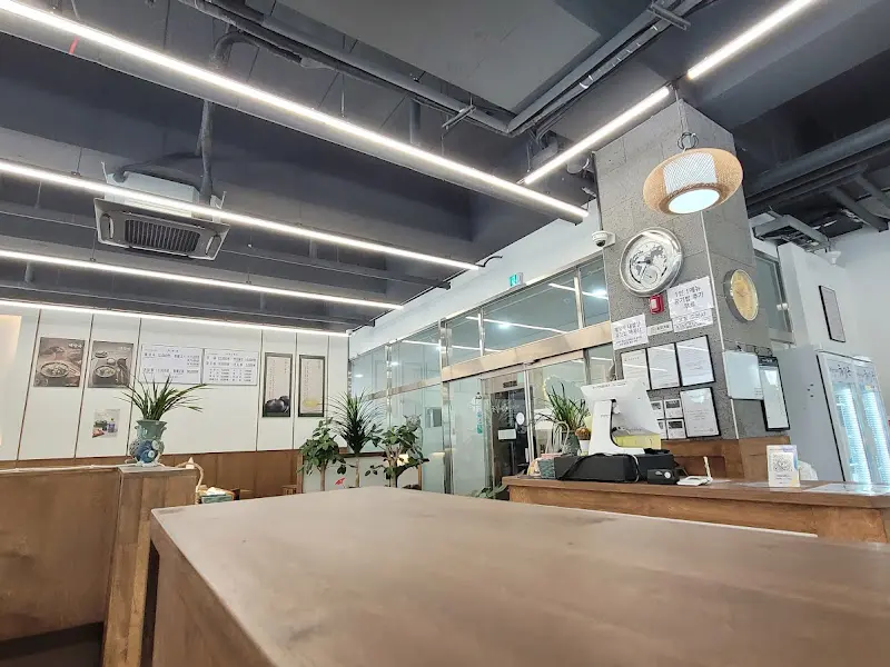 매장 내부 전경