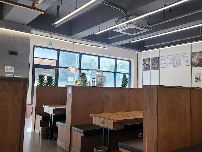 매장 내부 테이블 좌석