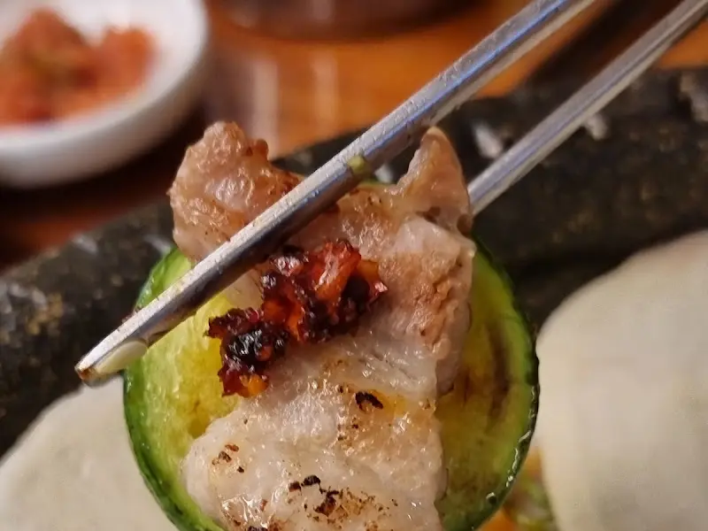 미나리와 함께 즐기는 삼겹살의 향연