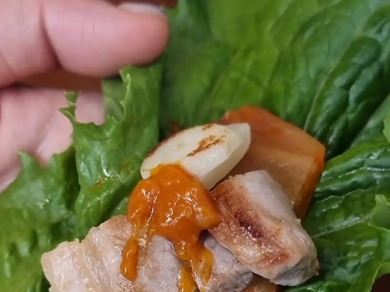 쌈으로 즐기는 삼겹살과 미나리