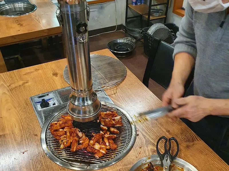 닭갈비 굽는 모습