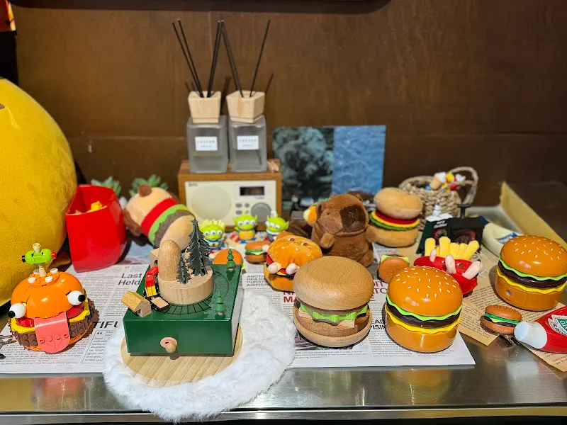 글래디버거 내부 장식