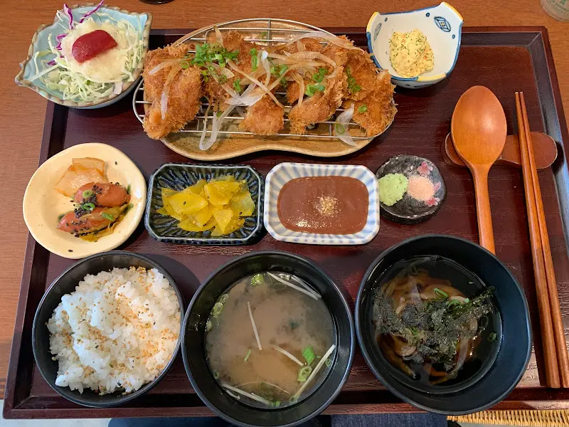 푸짐하게 차려진 한 상